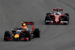 Макс Ферстаппен, Red Bull Racing RB12 , Себастьян Феттель, Ferrari SF16-H