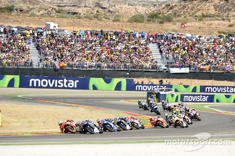 Beim Start zum Rennen setzt Jorge Lorenzo Polesitter Marquez zu, doch ...