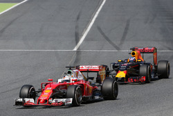 Sebastian Vettel, Scuderia Ferrari und Daniel Ricciardo, Red Bull Racing