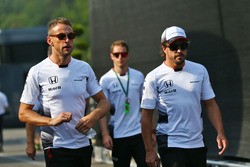 (L n. R): Jenson Button, McLaren mit Fernando Alonso, McLaren