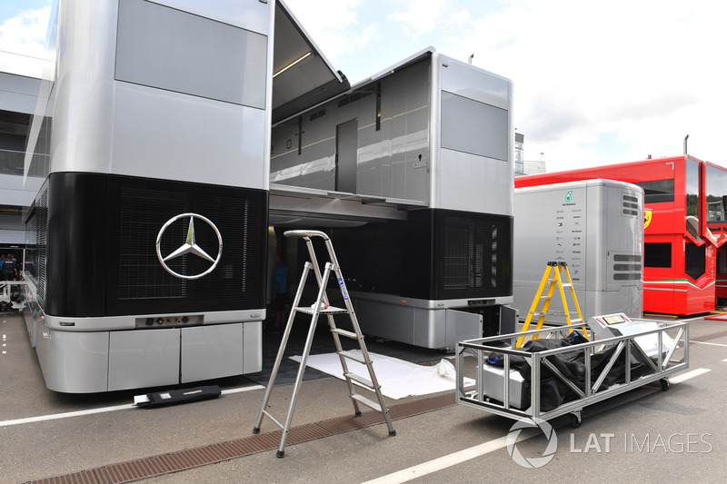 Camion Mercedes AMG F1