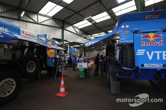 Los equipos se preparan en Le Havre para el largo viaje a Lima, Perú