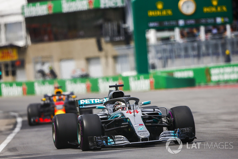 Lewis Hamilton, Mercedes AMG F1 W09, leads Daniel Ricciardo, Red Bull Racing RB14
