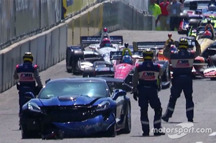 Kondisi setelah kecelakaan pace car