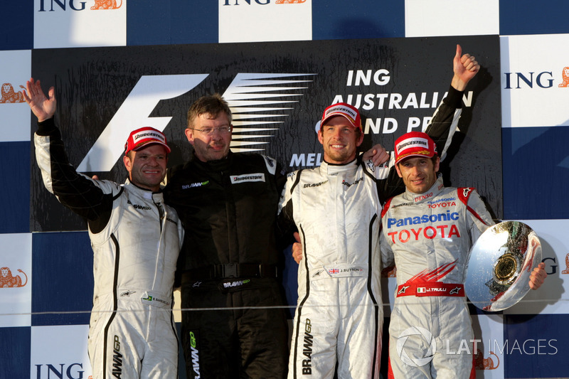 Podium: second place Rubens Barrichello, Brawn GP, Ross Brawn, Brawn GP Team Principal, Jenson Butto