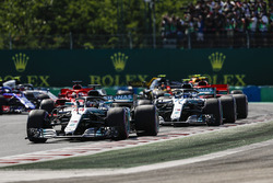 Lewis Hamilton, Mercedes AMG F1 W09 leads the pack in the first corner