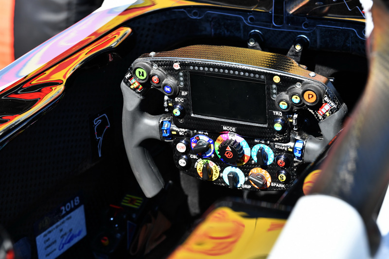 Volante del Haas F1 Team VF-18