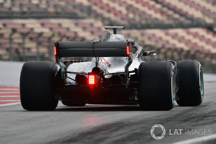 Lewis Hamilton, Mercedes-AMG F1 W09 con luces traseras