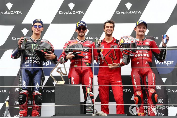 Podio: ganador Francesco Bagnaia, Ducati Team, segundo lugar Fabio Quartararo, Yamaha Factory Racing, tercer lugar Jack Miller, Ducati Team