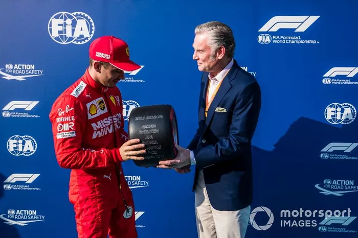 Charles Leclerc, Ferrari, riceve il Pirelli Pole Position Award del 2019 da Sean Bratches, Managing Director of Commercial Operations, Formula One Group 