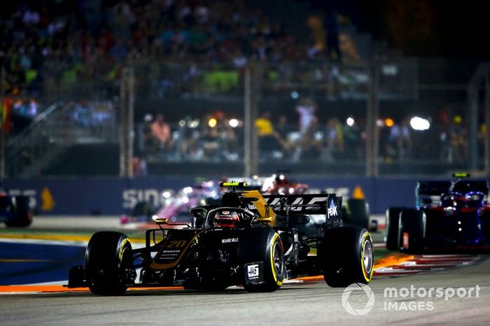 Kevin Magnussen, Haas F1 Team VF-19, Pierre Gasly, Toro Rosso STR14