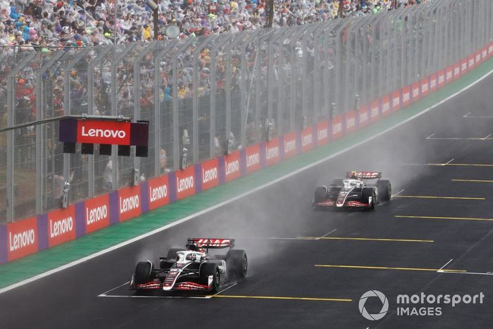 Oliver Bearman, Haas VF-24, Nico Hulkenberg, Haas VF-24