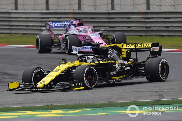 Daniel Ricciardo, Renault F1 Team R.S.19, Sergio Perez, Racing Point RP19
