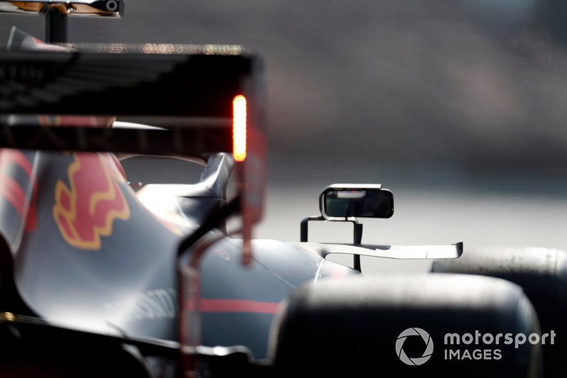 Pierre Gasly, Red Bull Racing RB15 rear wing light