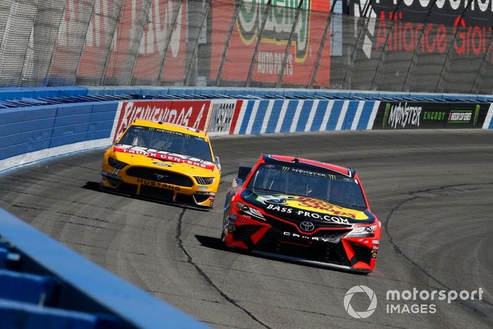 Martin Truex Jr., Joe Gibbs Racing, Toyota Camry Bass Pro Shops and Clint Bowyer, Stewart-Haas Racing, Ford Mustang Rush Truck Centers/Haas Automation