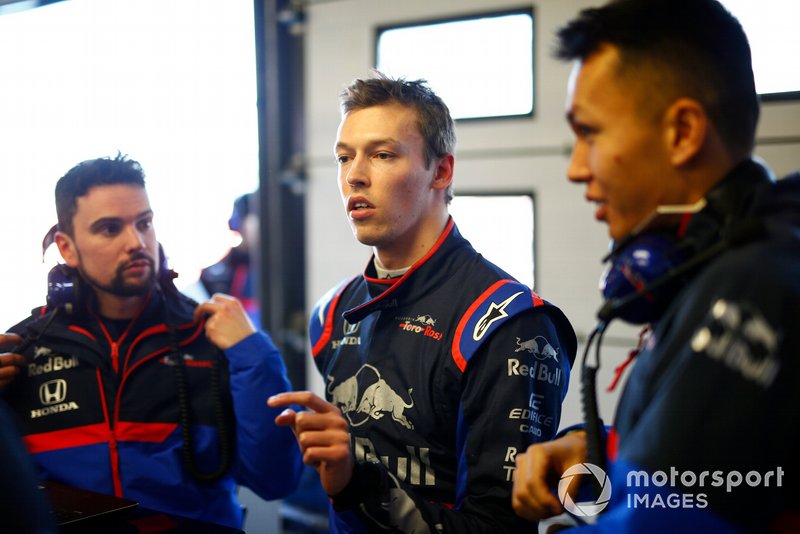 Daniil Kvyat, Toro Roso STR14 e Alexander Albon, Scuderia Toro Rosso STR14