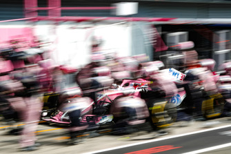 Esteban Ocon, Racing Point Force India VJM11, au stand