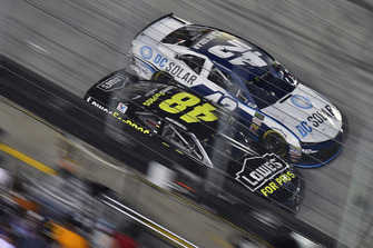 Jimmie Johnson, Hendrick Motorsports, Chevrolet Camaro Lowe's for Pros and Kyle Larson, Chip Ganassi Racing, Chevrolet Camaro DC Solar