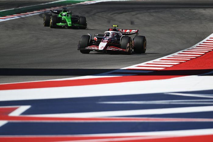 Nico Hulkenberg, Sauber, Oliver Bearman, Haas F1 Team