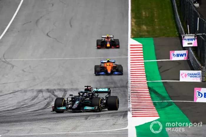 Lewis Hamilton, Mercedes W12, Lando Norris, McLaren MCL35M, Sergio Pérez, Red Bull Racing RB16B
