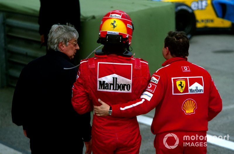 Herbie Blash, con el ganador Michael Schumacher, Ferrari y Jean Todt, Ferrari Director deportivo