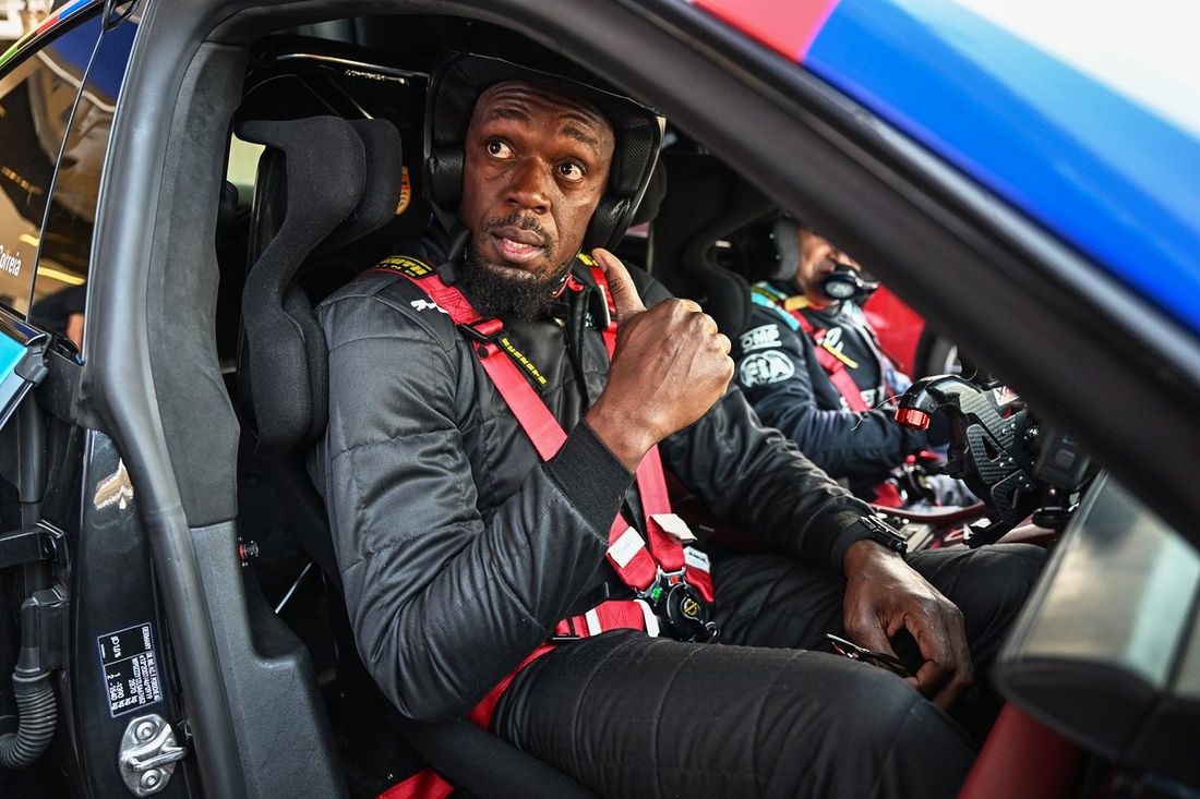 Usain Bolt en el coche de seguridad del Porsche Taycan S de Fórmula E