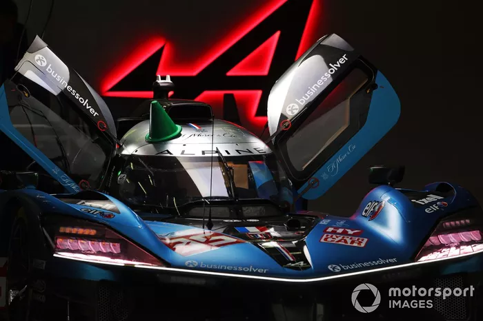 #35 Alpine Endurance Team Alpine A424 : Paul-Loup Chatin, Jules Gounon, Charles Milesi