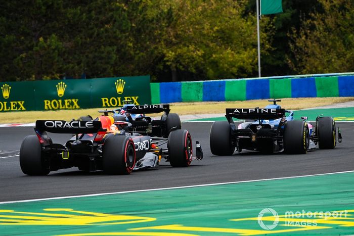 Fernando Alonso, Alpine A522, Max Verstappen, Red Bull Racing RB18