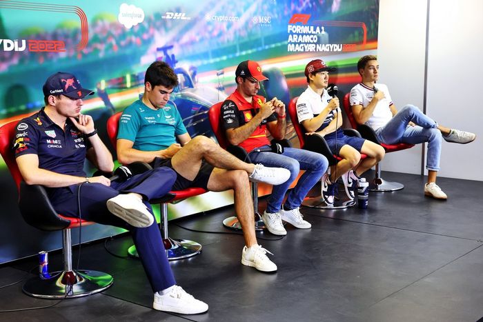 Max Verstappen, Red Bull Racing, Lance Stroll, Aston Martin, Carlos Sainz, Ferrari, Yuki Tsunoda, Scuderia AlphaTauri, George Russell, Mercedes-AMG