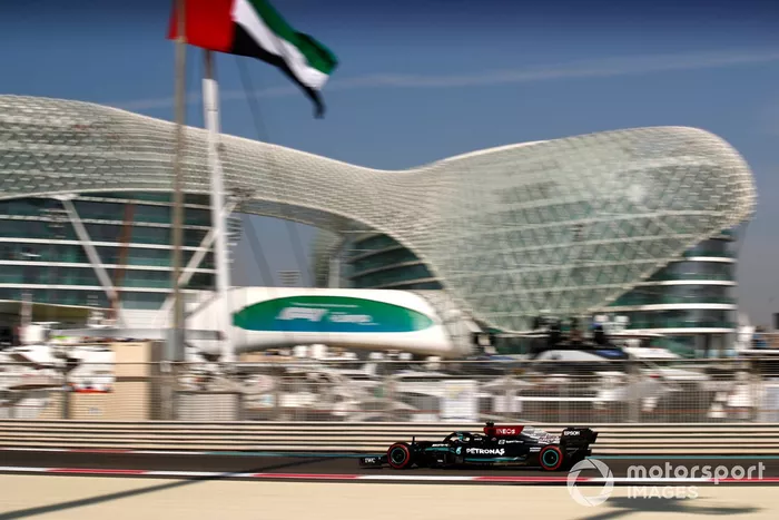 Lewis Hamilton, Mercedes W12