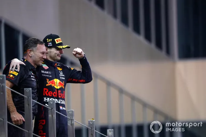 Podio: campeón de pilotos de 2021, Max Verstappen, Red Bull Racing, Christian Horner, director del equipo, Red Bull Racing
