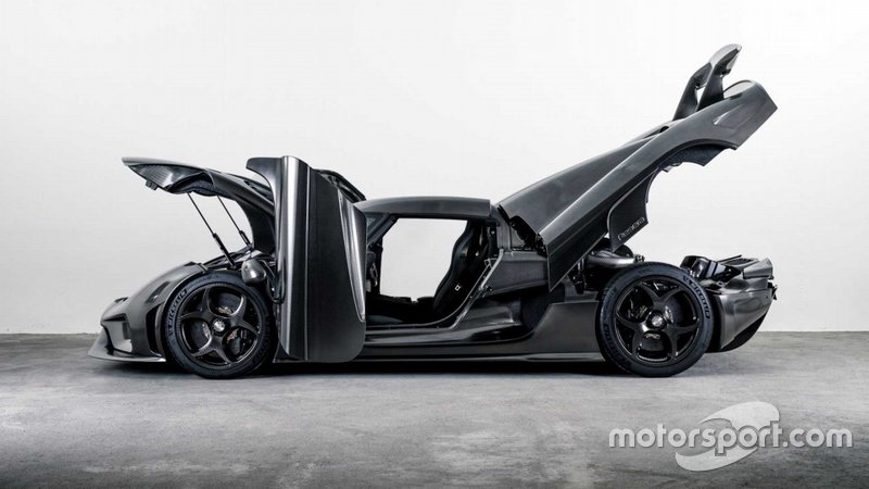 Koenigsegg Regera з чистим карбоновим кузовом