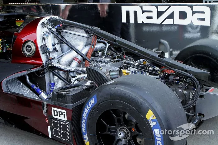 Detalle del motor del #77 Mazda Team Joest Mazda DPi,