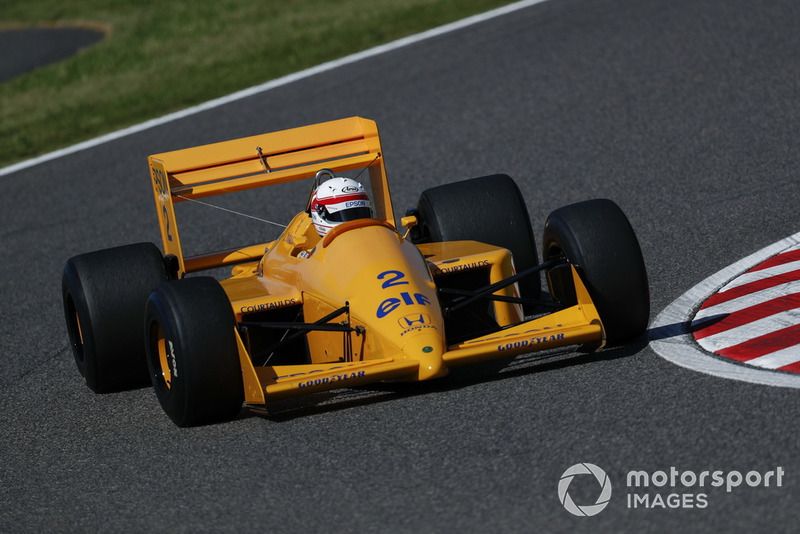 Satoru Nakajima, Lotus 100T lors des Legends F1 30th Anniversary Lap Demonstration