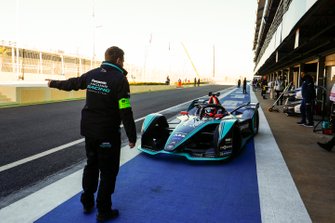 Mitch Evans, Jaguar Racing, Jaguar I-Type 3, dans la voie des stands