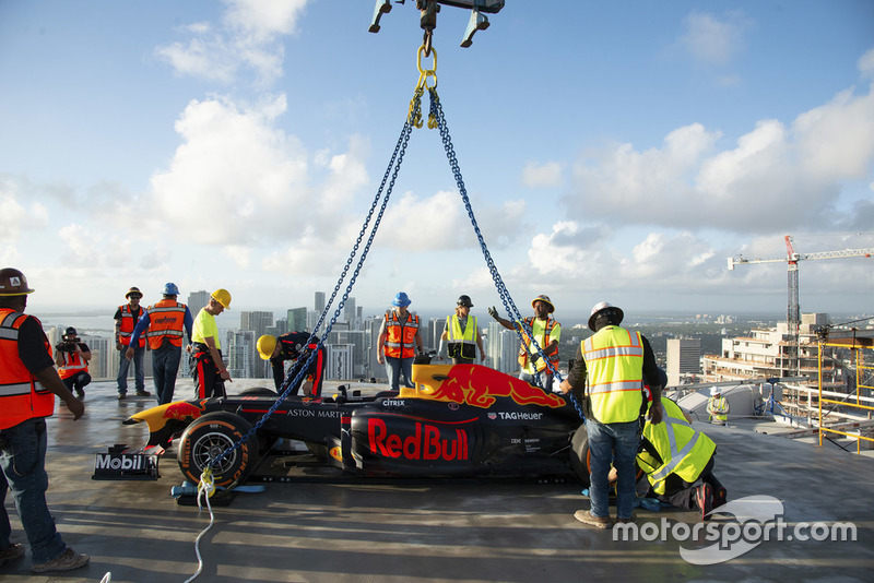 David Coulthard, Red Bull Racing RB7, a 700 piedi di altezza