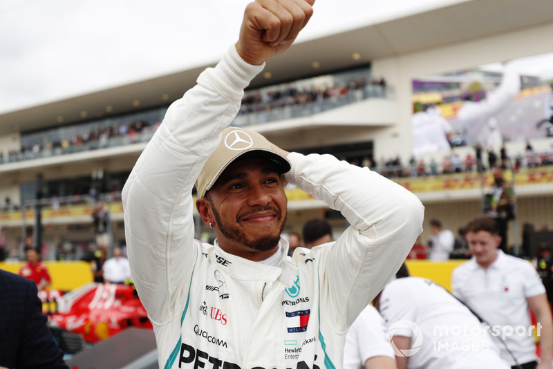 Ganador de la pole Lewis Hamilton, Mercedes AMG F1 celebra en Parc Ferme