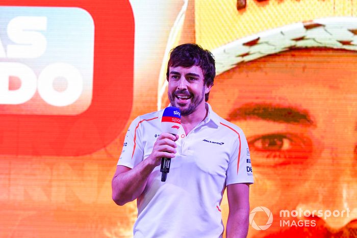 Fernando Alonso, McLaren se despide de los aficionados.