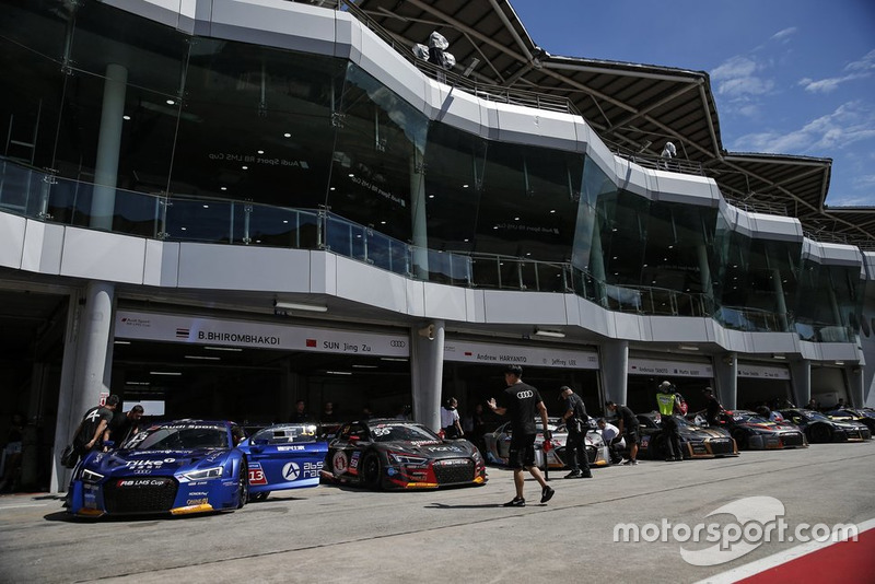 Paddock in Sepang, Audi R8 LMS GT3