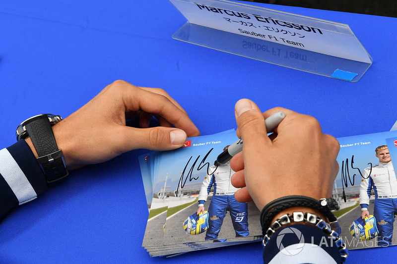 Marcus Ericsson, Sauber autograph cards