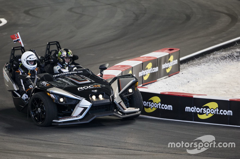 Petter Solberg, conduce el Polaris Slingshot SLR