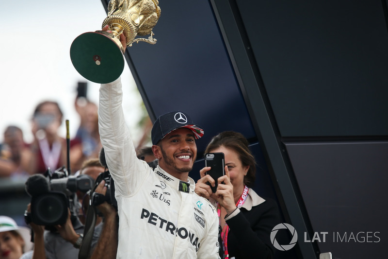 Race winner Lewis Hamilton, Mercedes AMG F1 celebrates on the podium, the trophy