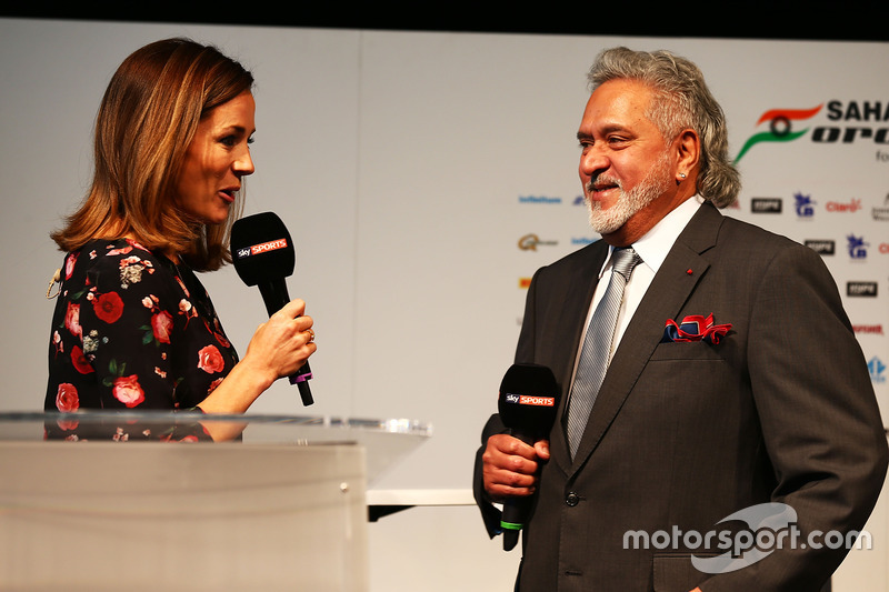 Natalie Pinkham mit Teambesitzer Vijay Mallya, Sahara Force India F1 Team