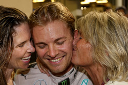 Nico Rosberg, Mercedes AMG F1 celebrates his World Championship with wife Vivian Rosberg and mother