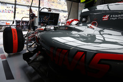 Kevin Magnussen, Haas F1 Team, watches his monitor from his cockpit