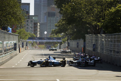 Sébastien Buemi, Renault e.Dams, passes Robin Frijns, Amlin Andretti Formula E Team