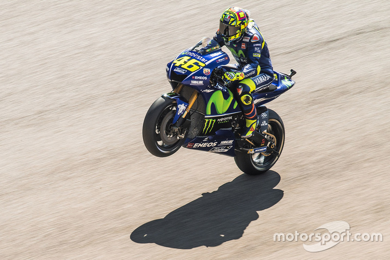 Mas o herói do dia foi o italiano Valentino Rossi. O piloto da Yamaha, 23 dias após quebrar a perna e passar por uma cirurgia, se colocou em terceiro no grid do GP de Aragón.