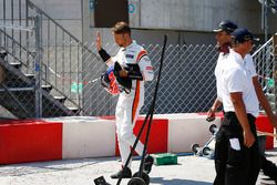 Jenson Button, McLaren, na opgave