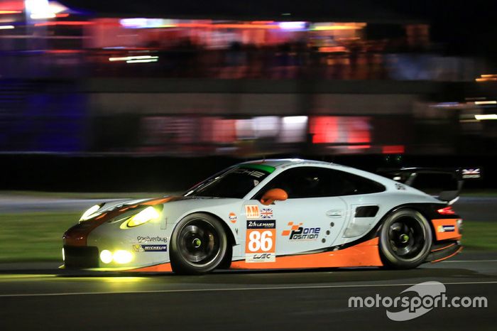 58: #86 Gulf Racing Porsche 911 RSR: Michael Wainwright, Adam Carroll, Ben Barker