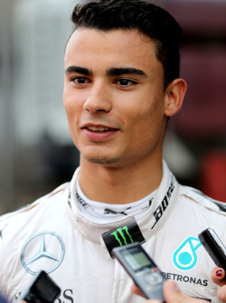Pascal Wehrlein, Mercedes AMG F1 Team con los medios